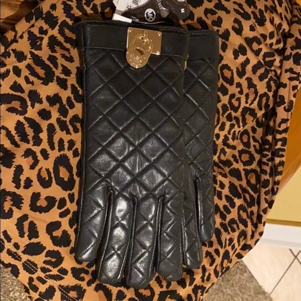 NWT Michael Kors Black  leather gloves